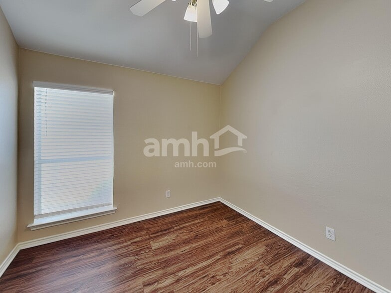 Building Photo - 909 Remington Dr