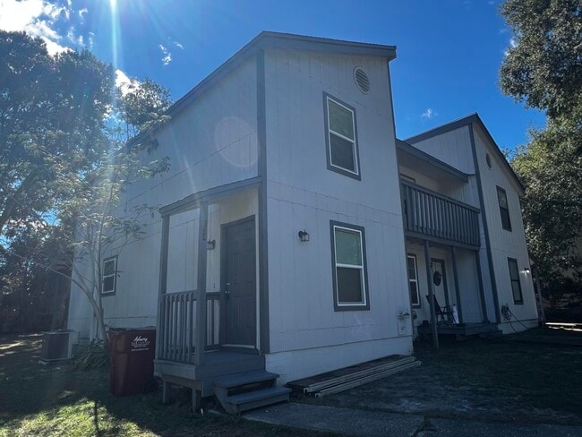 Primary Photo - 124 Hampton Dr