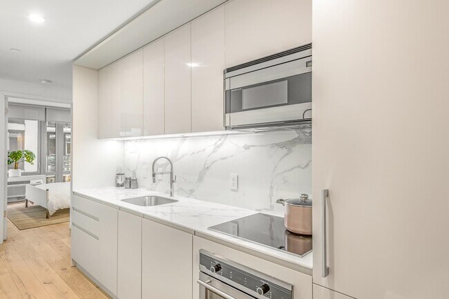 Building Photo - 175 2nd St