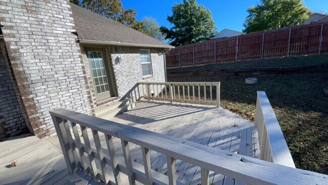 Building Photo - Well-maintained 3-bedroom, 2-bath home in ...