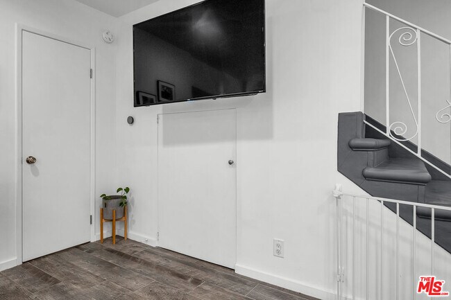 Building Photo - 14238 Dickens St