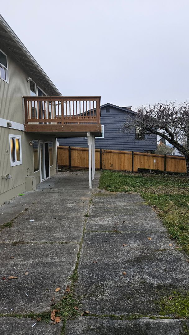 Building Photo - N Tacoma 3bdr 2.5 bath home w/ VIEW of Mt Rainer