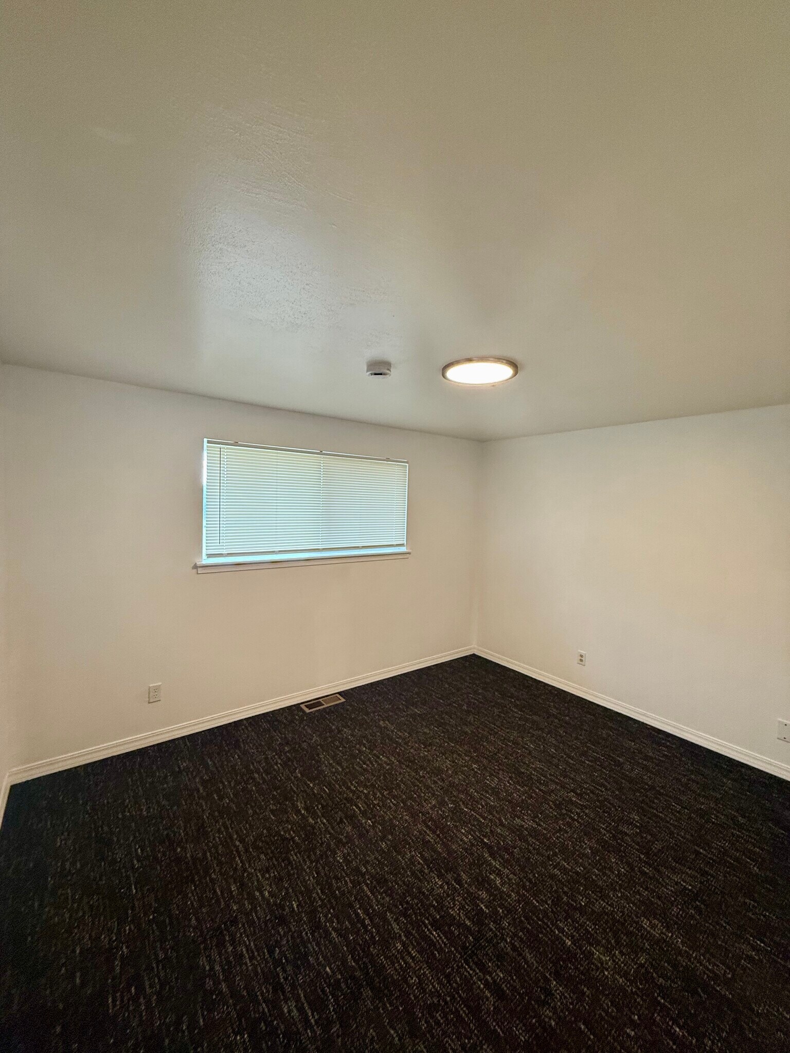 Building Photo - 7806 3rd Ave SE