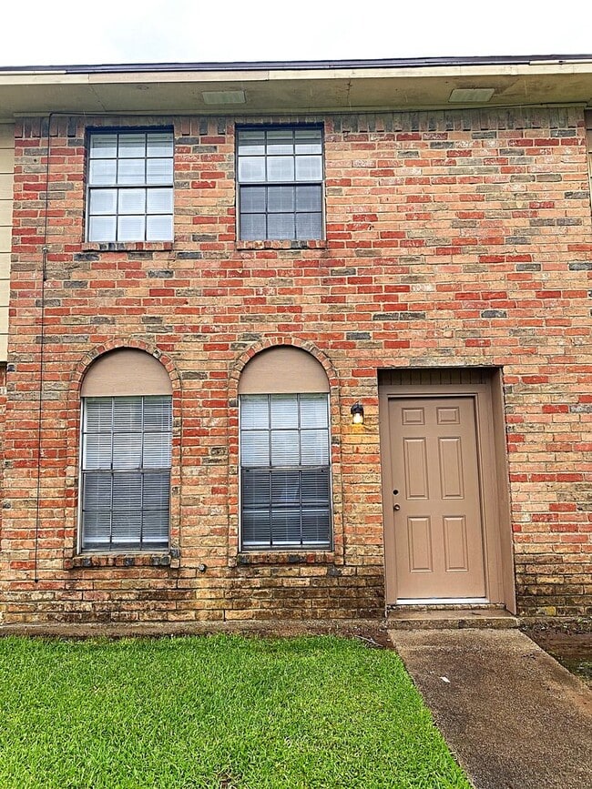 Building Photo - 2700 N 16th St