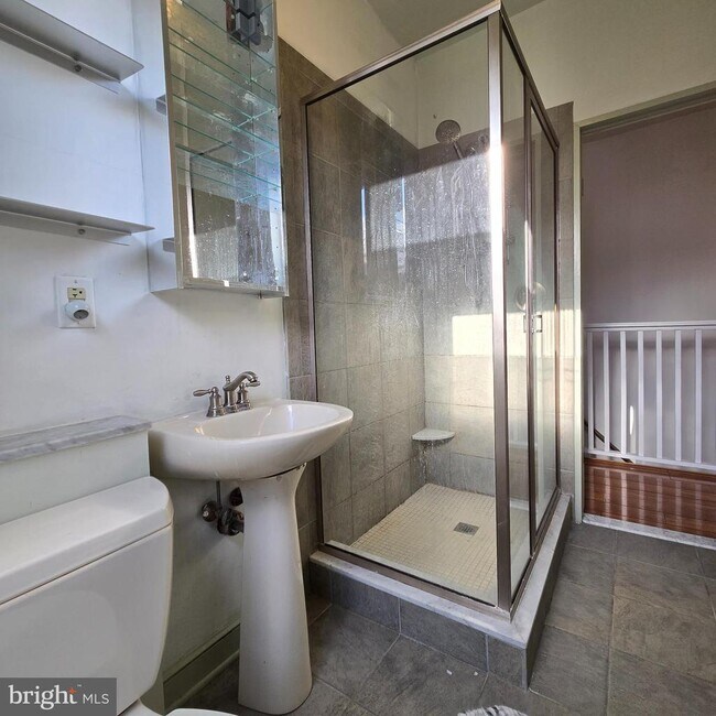 Building Photo - 316 Winona St