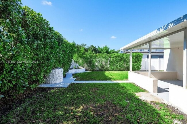 Building Photo - 2350 SW 26th St