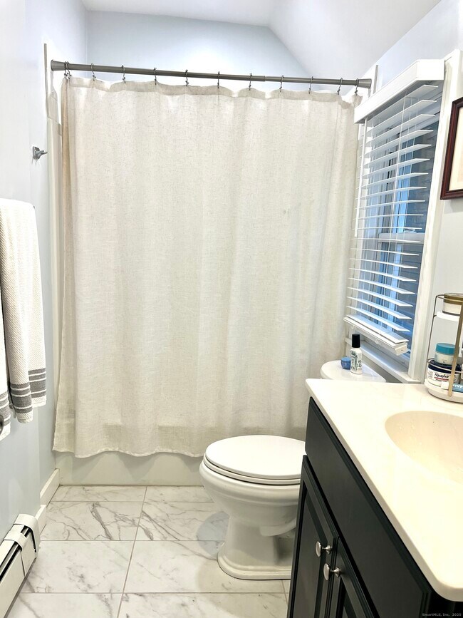 Building Photo - 103 Cove St