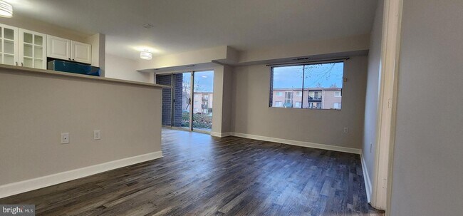 Building Photo - 1600 Renate Dr