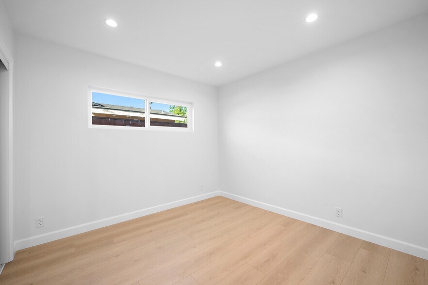 Building Photo - 16057 Knapp St