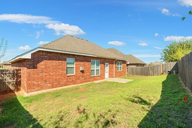 Building Photo - 3104 Loren Dr