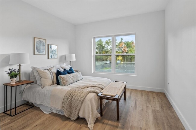 Building Photo - 635 Main St