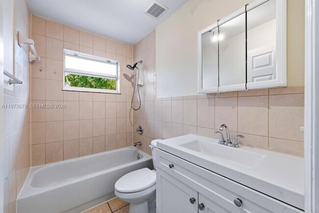 Building Photo - 3072 NW 14th St