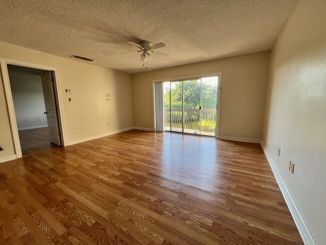 Building Photo - 1 bed 1 bath condo close to downtown Sarasota