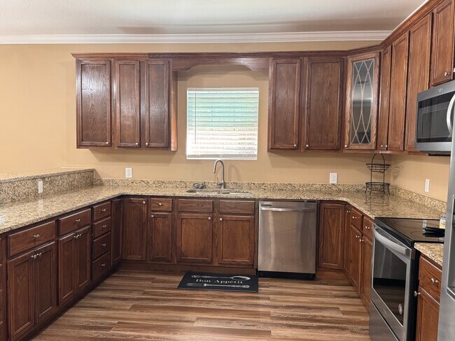 Building Photo - 111 Grovewood Dr