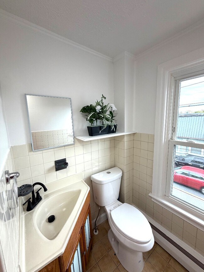 Building Photo - 607 Salem Ave