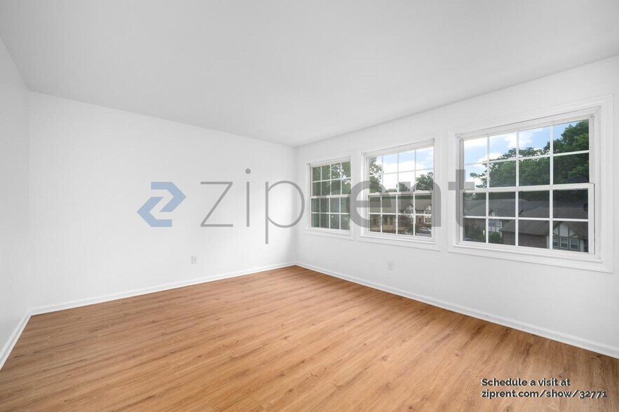Building Photo - 2825 Northeast Expy