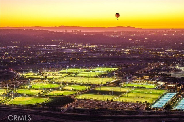 Building Photo - 144 Spectacle