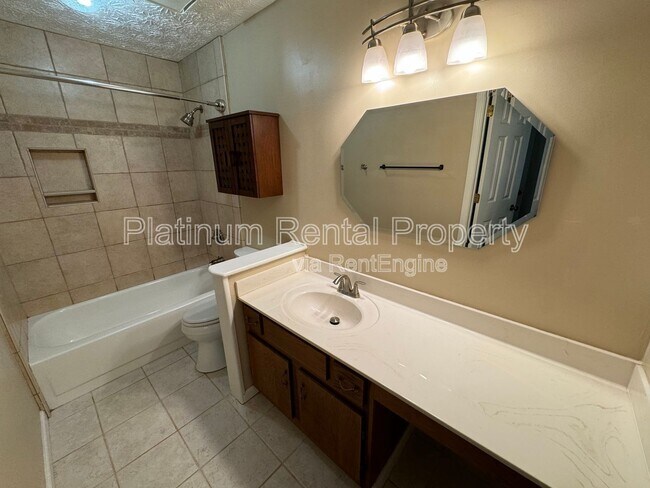 Building Photo - 2270 Turtle Club Dr NE