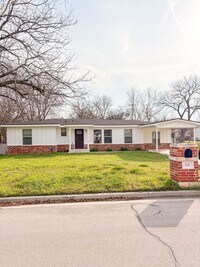 Building Photo - 110 Brewster St