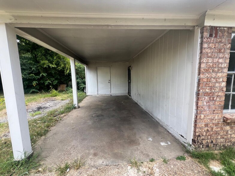 Building Photo - 3058 Lenta Cove