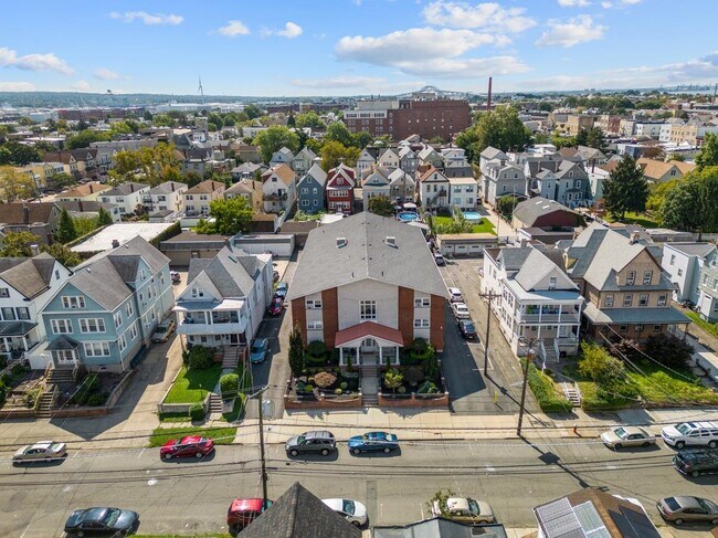 Building Photo - 34 E 32nd St