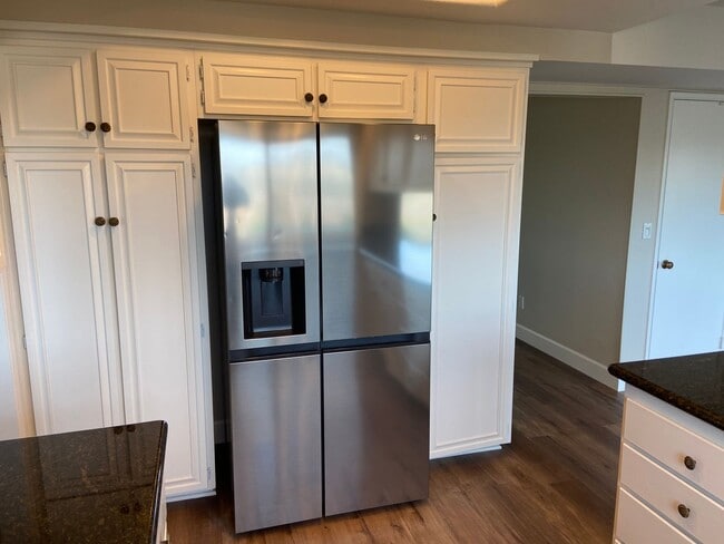 Building Photo - Updated 5 Bed, 3 Bath in Lomas Santa Fe Hi...