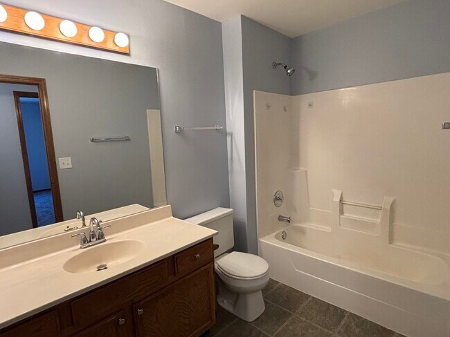 Building Photo - 162 Village Creek Dr