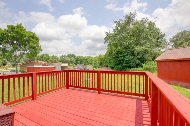 Building Photo - 729 Welsey Dr
