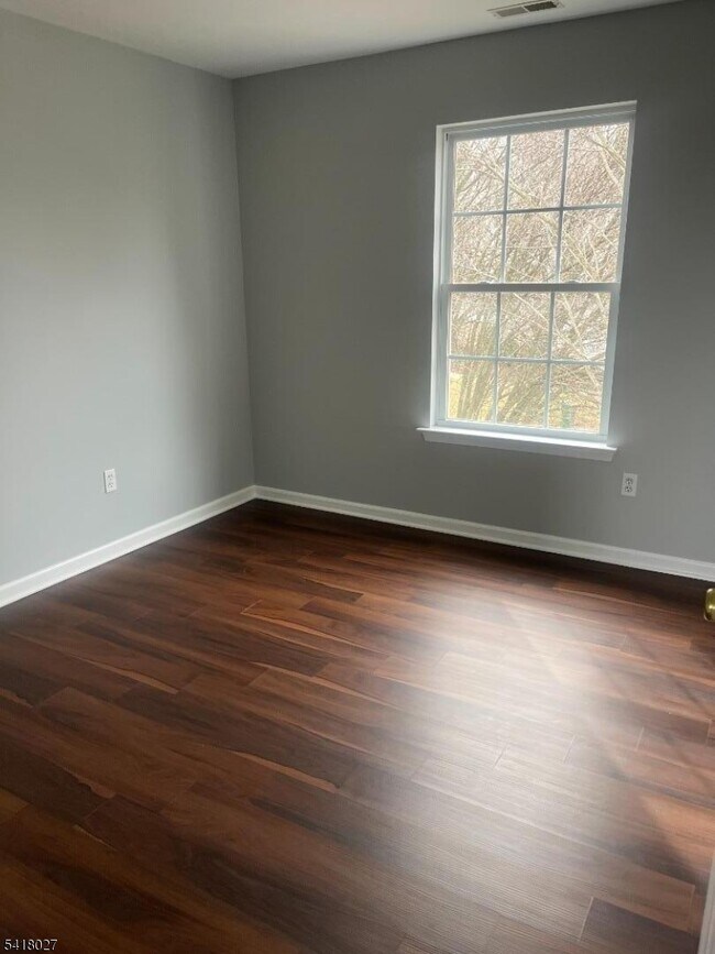 Building Photo - 227 Winding Hill Dr