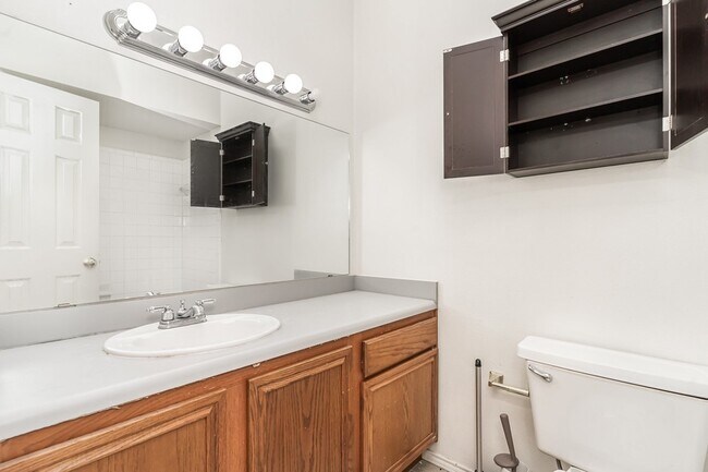 Building Photo - 3329 Rosedale Ave