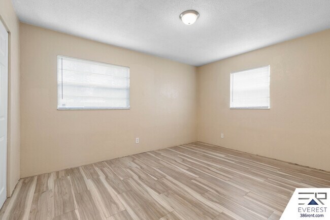 Building Photo - 1706 Western Rd