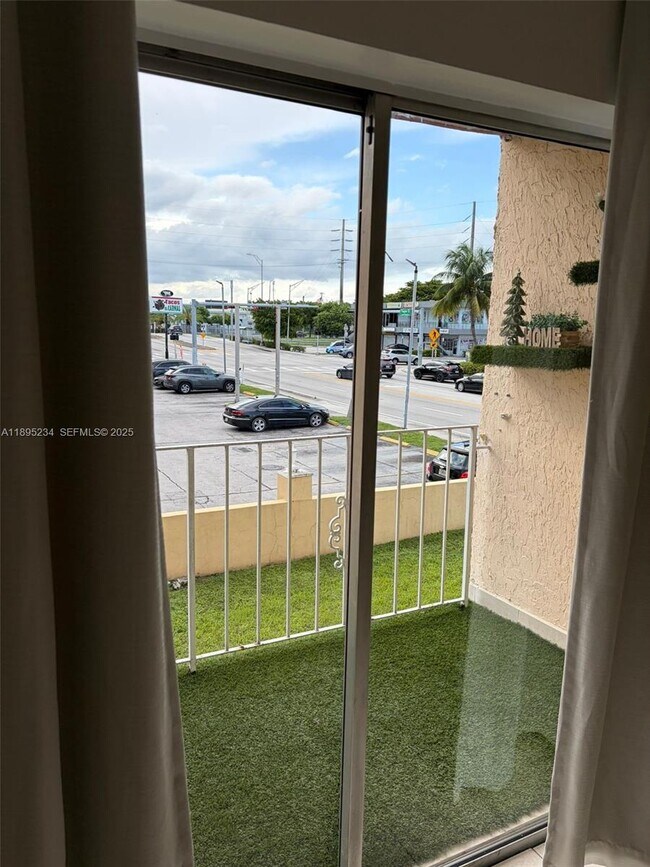 Building Photo - 6820 W Flagler St