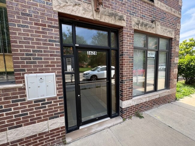 Building Photo - 3628 N Milwaukee Ave