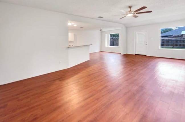 Building Photo - 2094 Ridgewood Cir