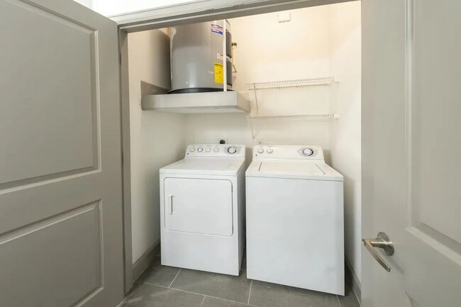 Building Photo - Upper Kirby +$500 off 1/Month!