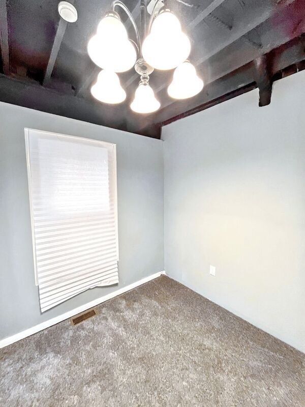 Building Photo - 116 E Great Lakes St