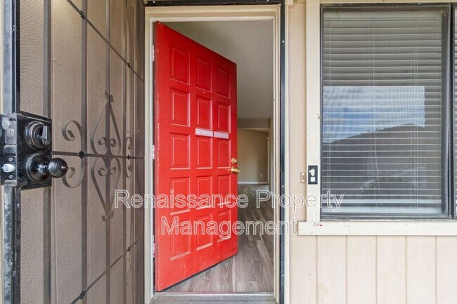 Building Photo - 1394 Pajaro Ave