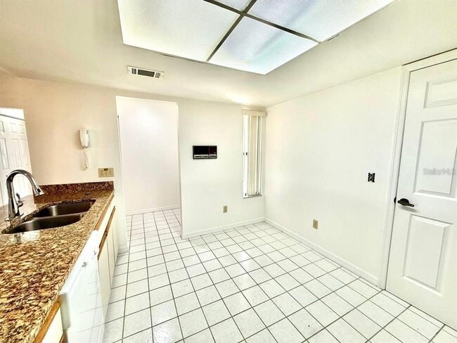 Building Photo - 18308 Aintree Ct