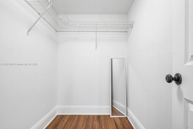 Building Photo - 416 S L St