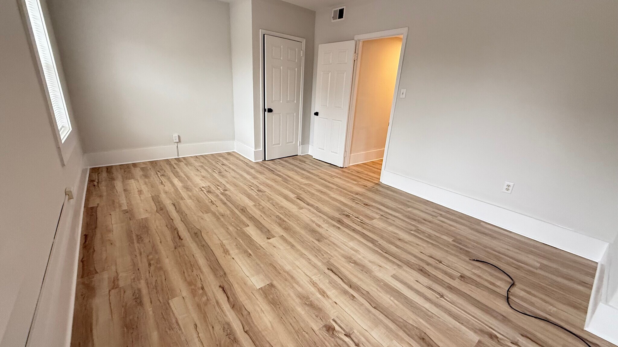 Building Photo - 1024 W 8th St