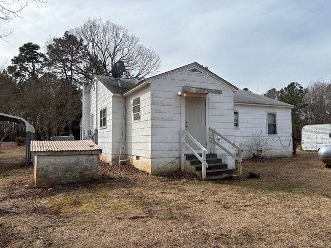 Building Photo - 3 BED, 1 BATH FARM HOUSE LOCATED IN STAR!