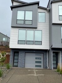 Building Photo - Welcome to the Beautiful Modern Townhome i...