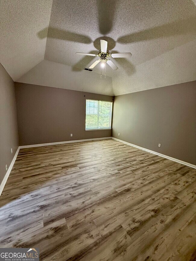 Building Photo - 5237 Round Table Dr