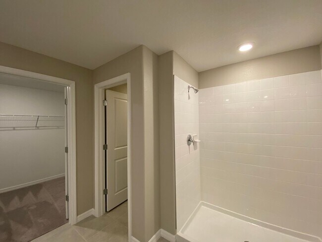 Building Photo - 13249 SW 77th Ave