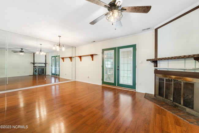 Building Photo - 1 S Onsville Pl