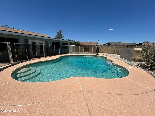 Building Photo - 14017 N 38th Dr