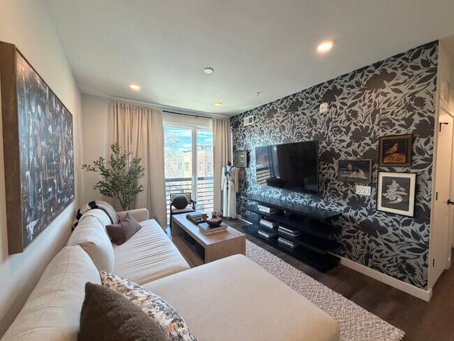 Building Photo - Top-Floor Corner Condo with Downtown Views — Stylish, Pristine, and Steps From Everything