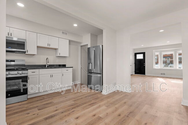 Building Photo - 832 N Marlyn Ave