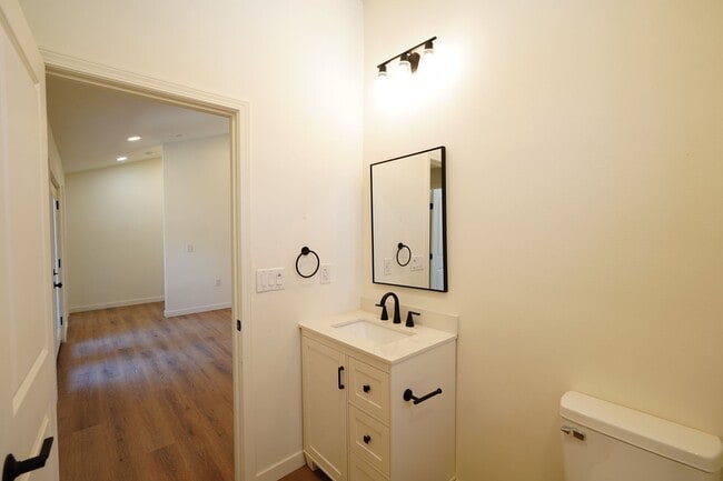 Building Photo - 4805 Charlotte Way