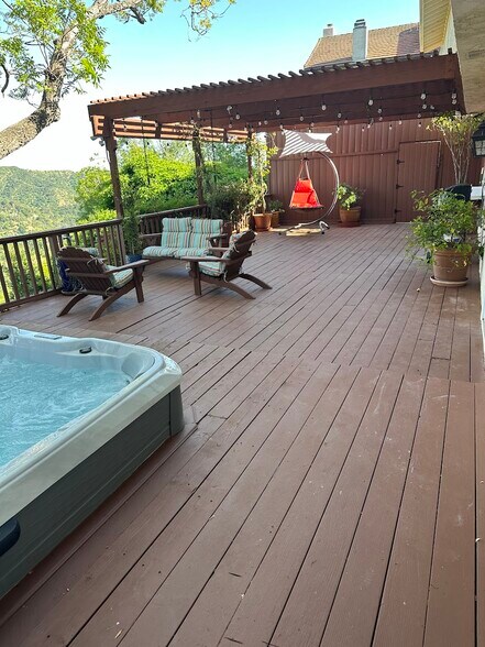 Building Photo - 10136 Hollow Glen Cir